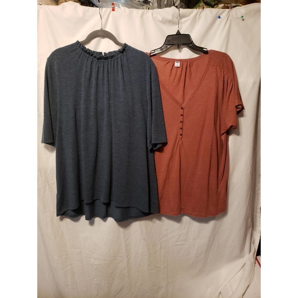 2 short sleeved XL shirts. Mauve - Old Navy & Blue/gray - LOFT